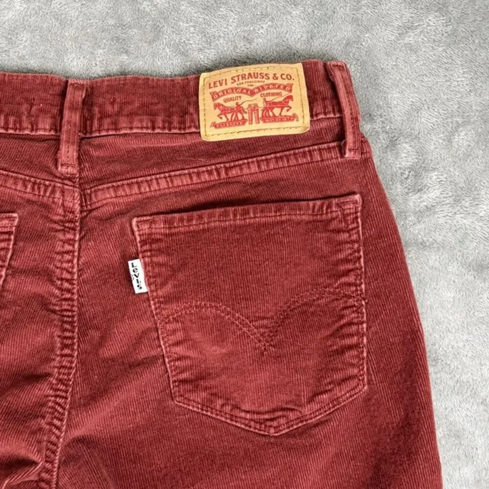 Levis soft red